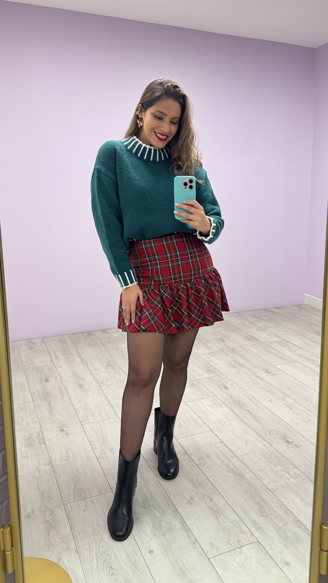 Sweater Under The Mistletoe Verde